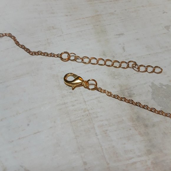 Minimalist Hammered Gold Disk Pendant Necklace - Picture 7 of 7